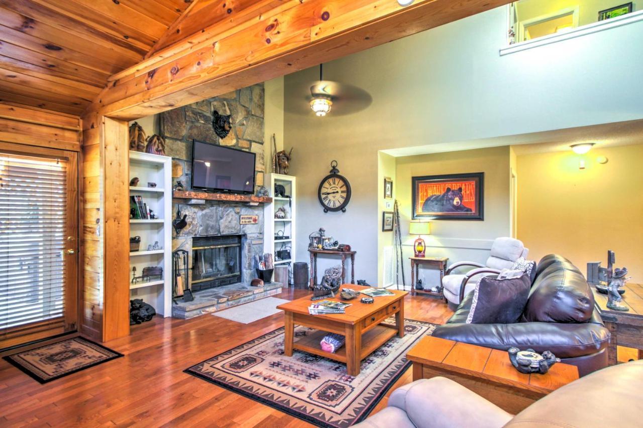 Tree Top Dream Cabin With Hot Tub In Gatlinburg! Villa Esterno foto
