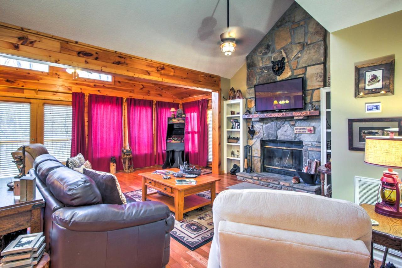 Tree Top Dream Cabin With Hot Tub In Gatlinburg! Villa Esterno foto