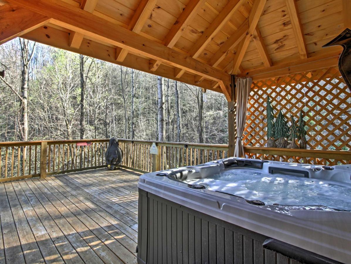Tree Top Dream Cabin With Hot Tub In Gatlinburg! Villa Esterno foto